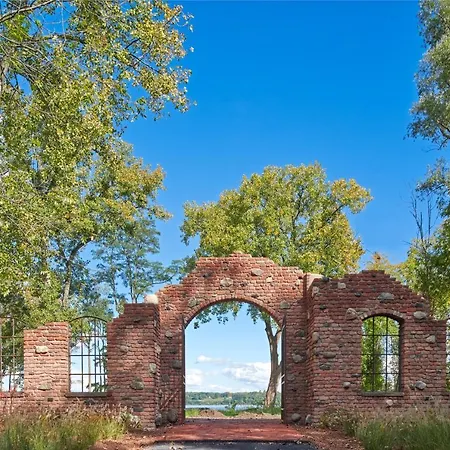 Hutton Brickyards Riverfront Hotel & Venue